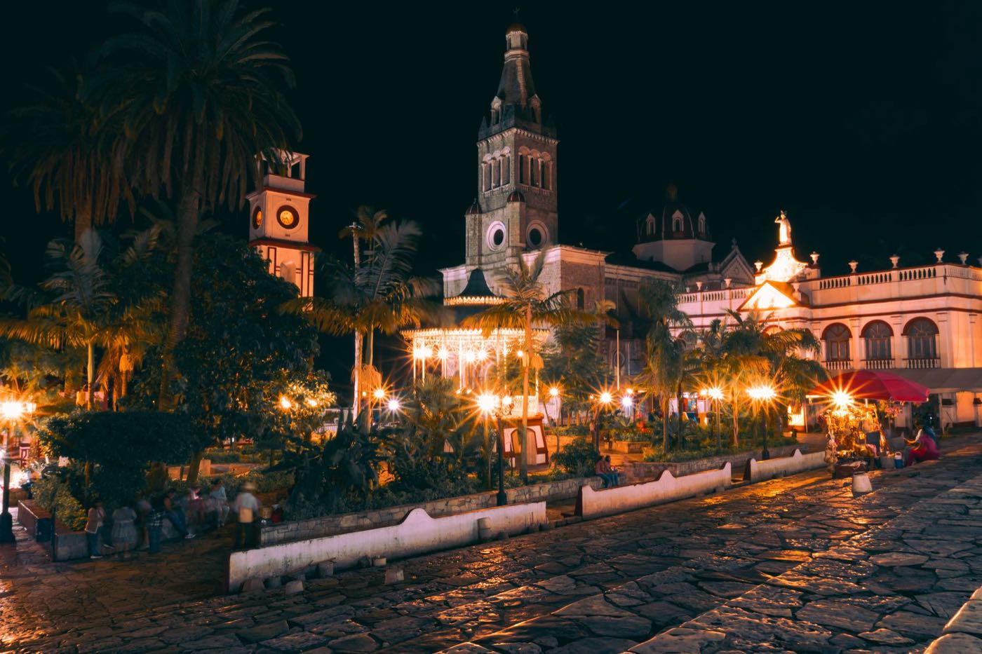 La Quinta Avenida de Playa del Carmen éclairée la nuit, Quintana Roo, Mexique