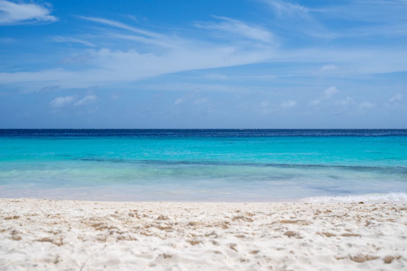 Plage de sable blanc et mer turquoise à Playa del Carmen, Quintana Roo, Mexique